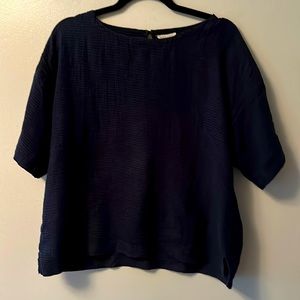 Eileen Fisher blue/ black seersucker 100% organic cotton 3/4 sleeve keyhole neck